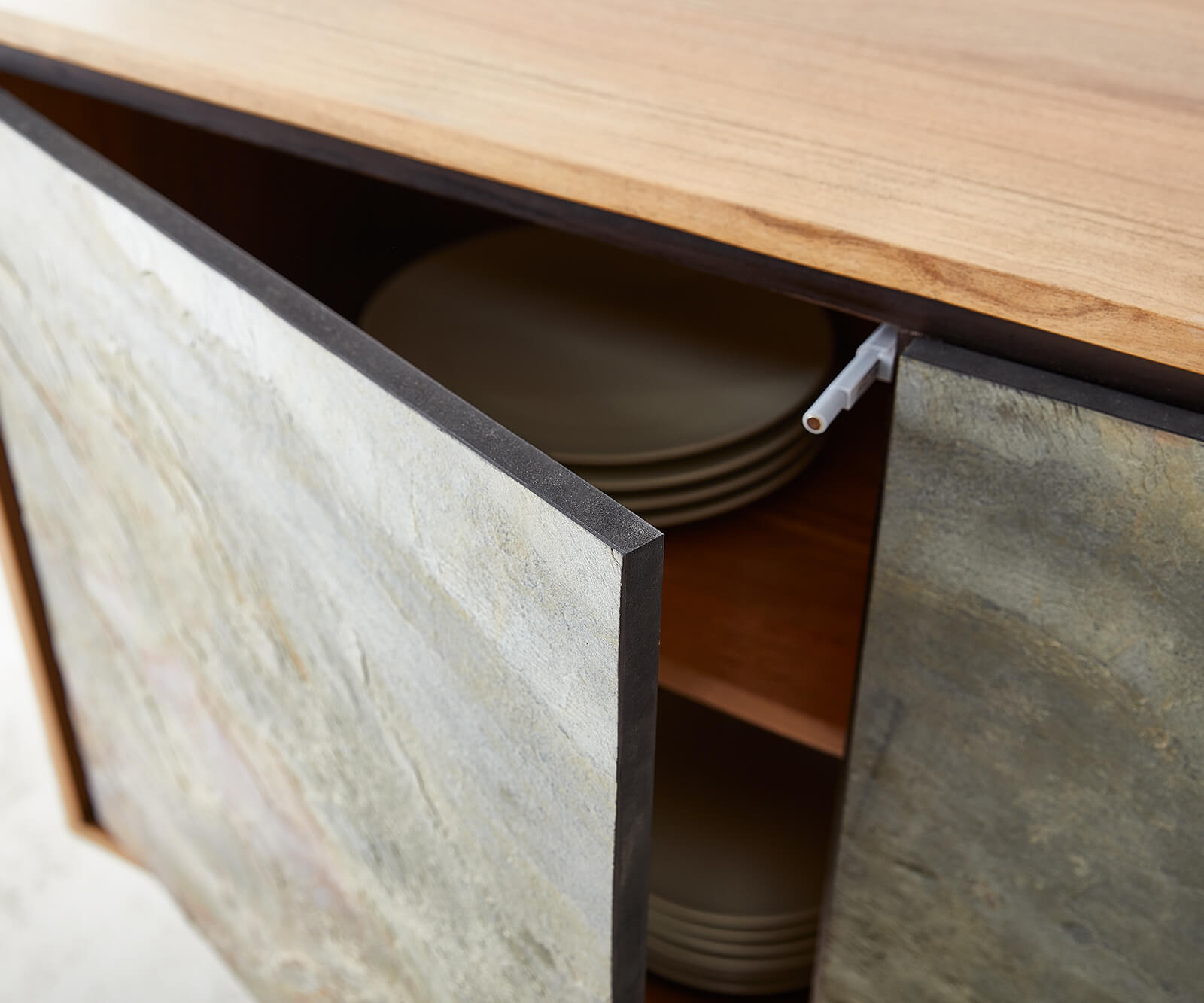Buffet Juwelo 150 cm acacia nature avec placage de pierre 6